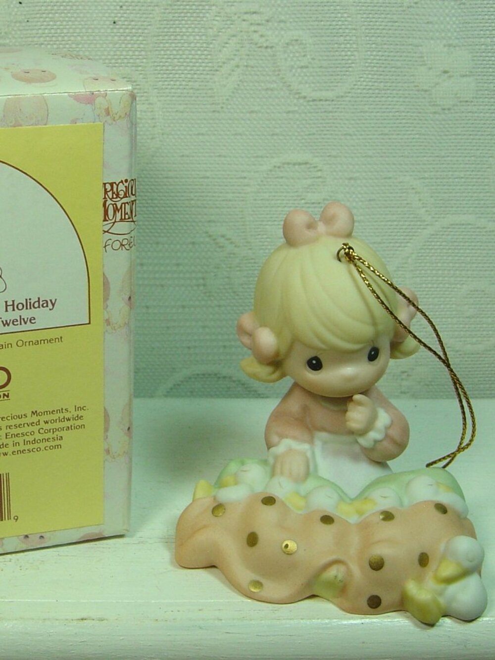 Precious Moments ornament-Hatching the Perfect Holiday-1999-#6 in series of 12